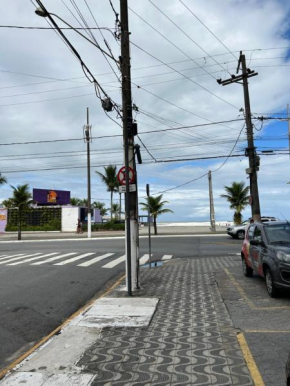 Kitnet 150m da praia c/ garagem e portaria 24h